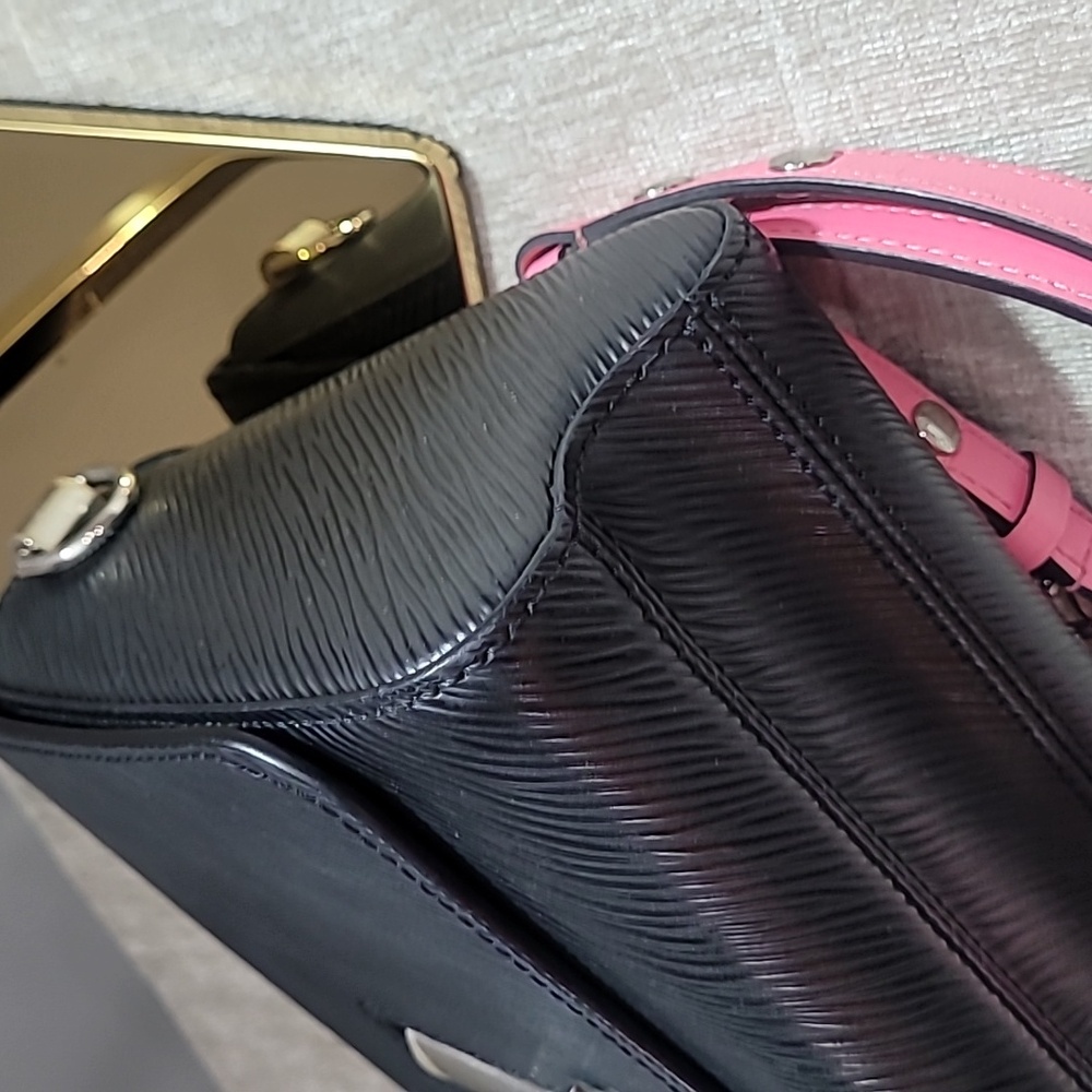 Louis Vuitton Epi Twist MM  Black and Pink - Picture 5 of 12